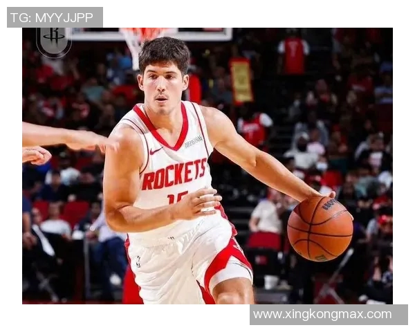 火箭训练营第4日精彩瞬间KD与谢泼德击掌卡佩拉与亚当斯温馨相拥